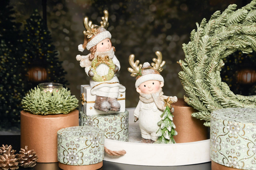 Kerstkindje met kerstboom